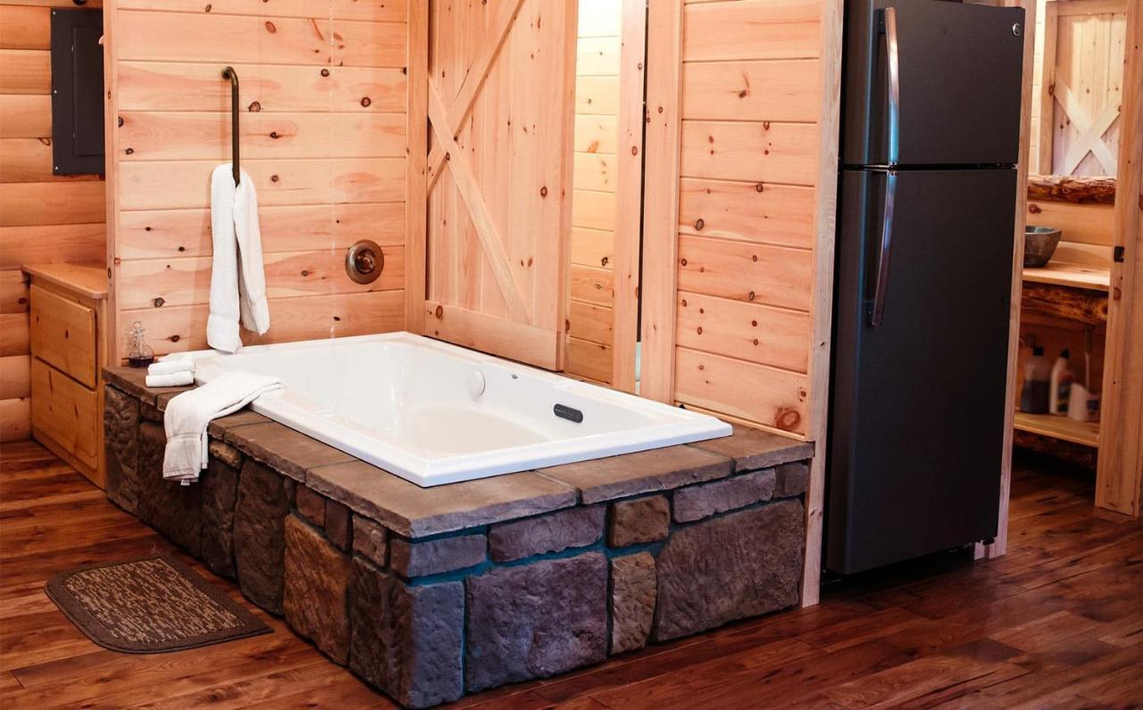 Cricket Hill Treehouse B By Amish Country Lodging Millersburg Eksteriør billede