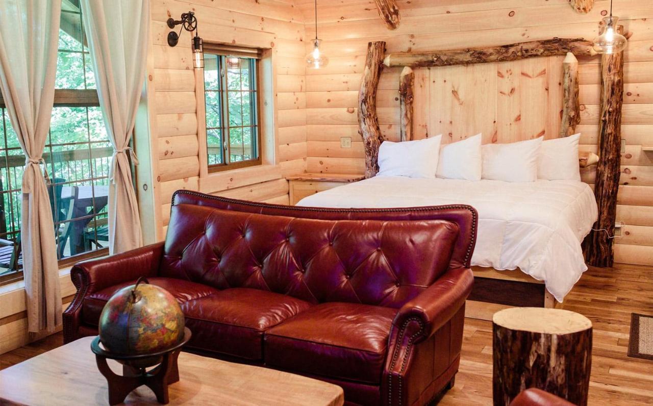 Cricket Hill Treehouse B By Amish Country Lodging Millersburg Eksteriør billede